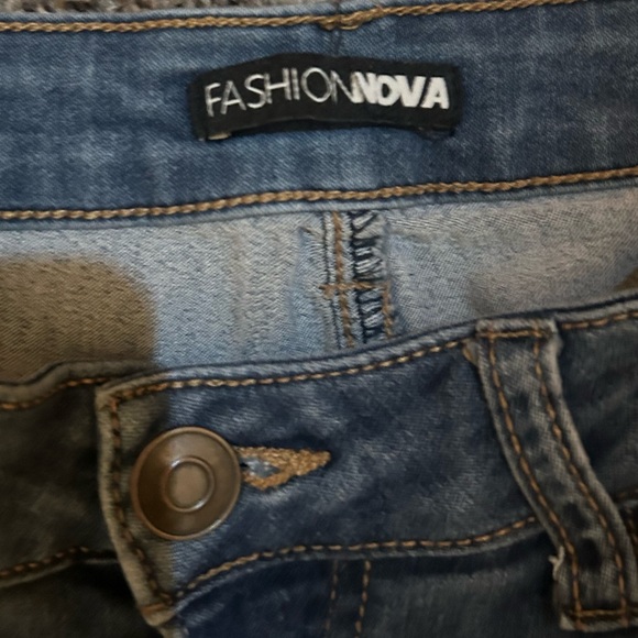 Fashion nova light blue jeans - Picture 2 of 4